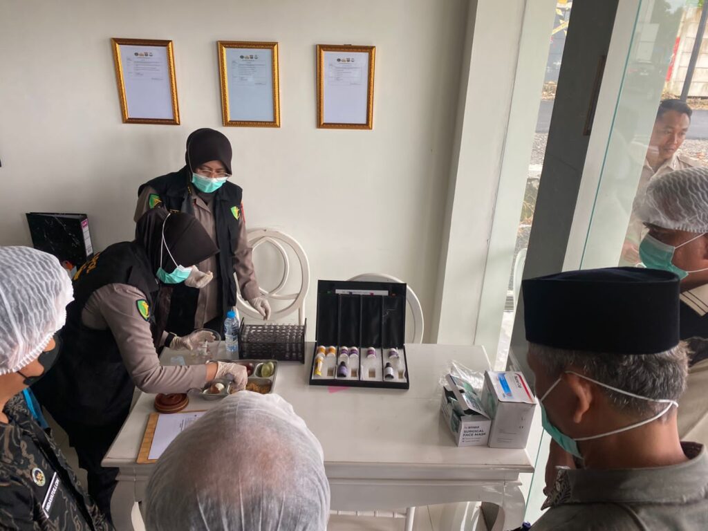 ‎BPOM, Dinas Kesehatan, MUI, Dinas Pendidikan dan Civitas Akademika Lampung Tinjau serta Apresiasi SPPG Polri Lampung Selatan
